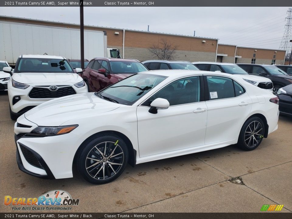 Front 3/4 View of 2021 Toyota Camry SE AWD Photo #1