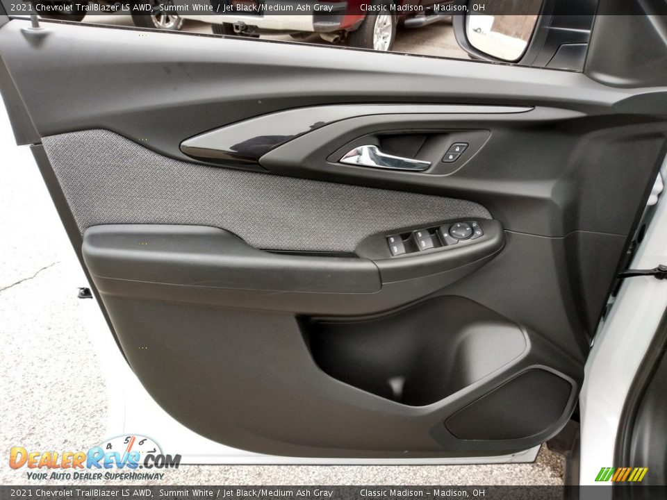 Door Panel of 2021 Chevrolet TrailBlazer LS AWD Photo #9