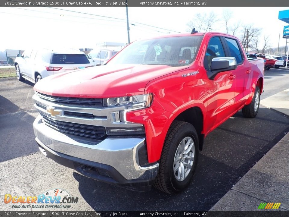 Front 3/4 View of 2021 Chevrolet Silverado 1500 LT Crew Cab 4x4 Photo #7