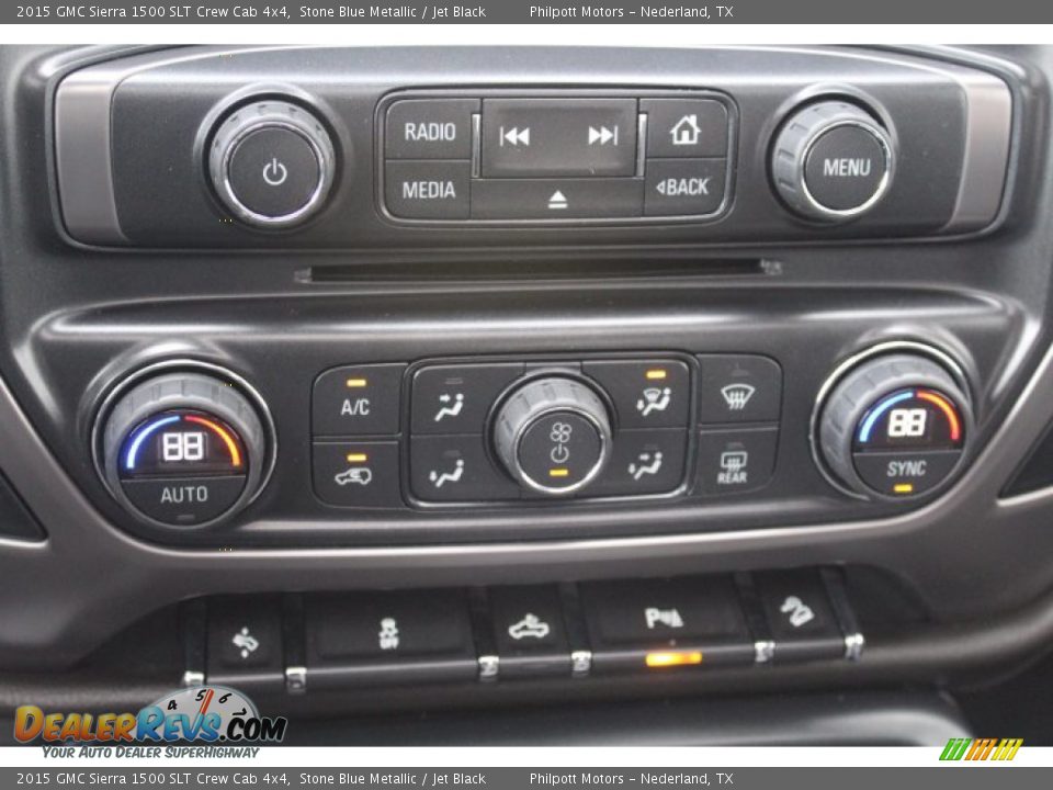 Controls of 2015 GMC Sierra 1500 SLT Crew Cab 4x4 Photo #16