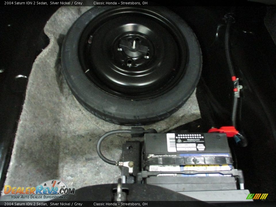 2004 Saturn ION 2 Sedan Silver Nickel / Grey Photo #15