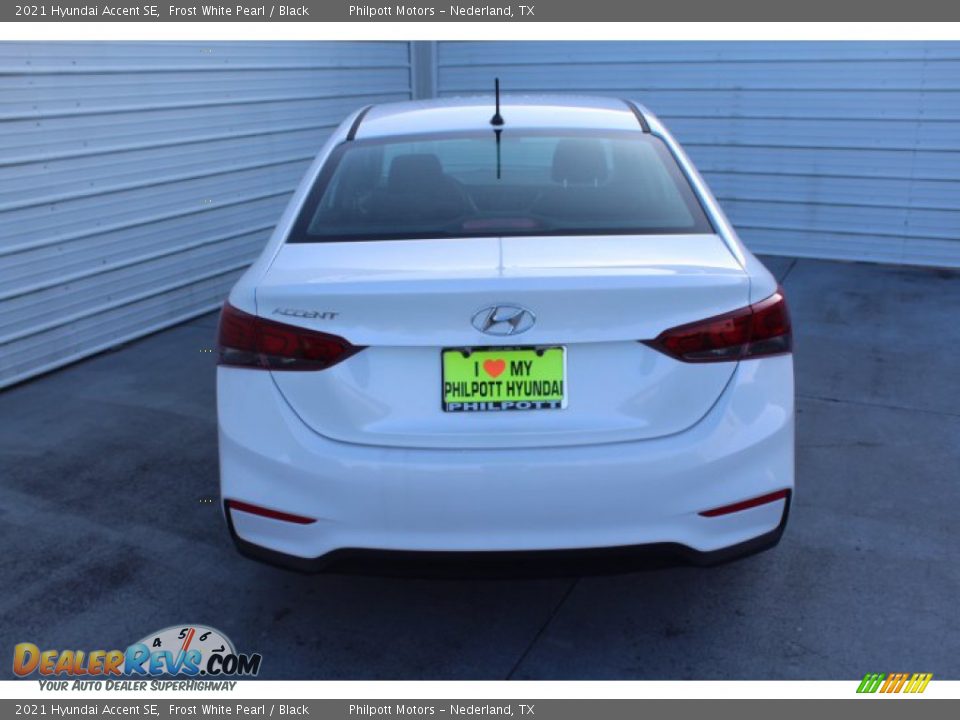 2021 Hyundai Accent SE Frost White Pearl / Black Photo #6