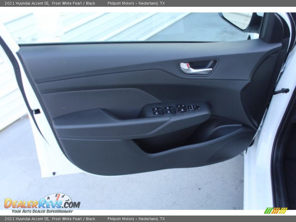 2021 Hyundai Accent SE Frost White Pearl / Black Photo #8