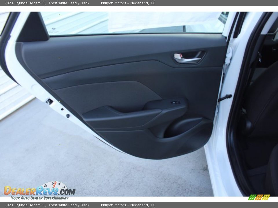 2021 Hyundai Accent SE Frost White Pearl / Black Photo #17