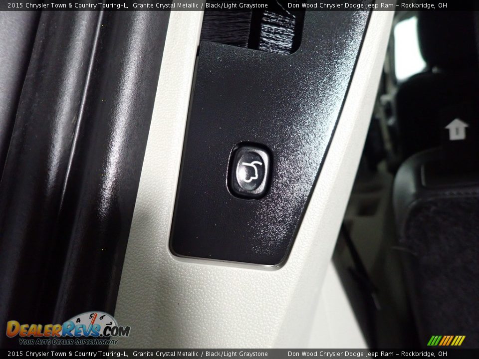 2015 Chrysler Town & Country Touring-L Granite Crystal Metallic / Black/Light Graystone Photo #18