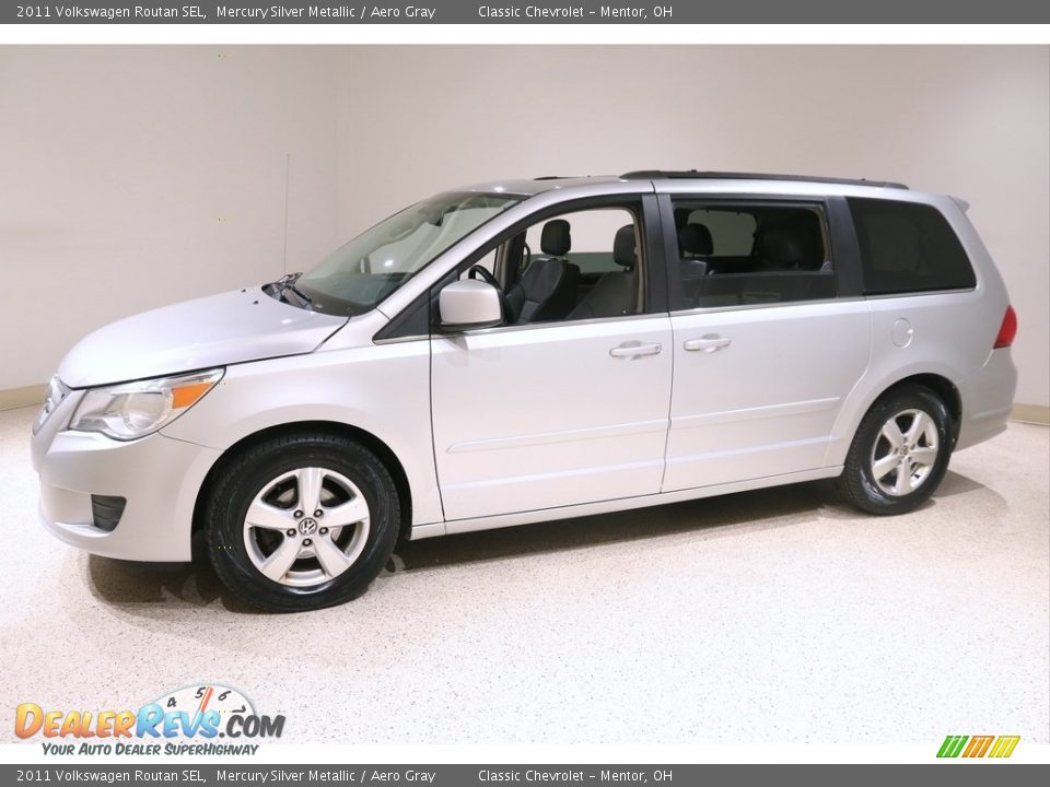 2011 Volkswagen Routan SEL Mercury Silver Metallic / Aero Gray Photo #3