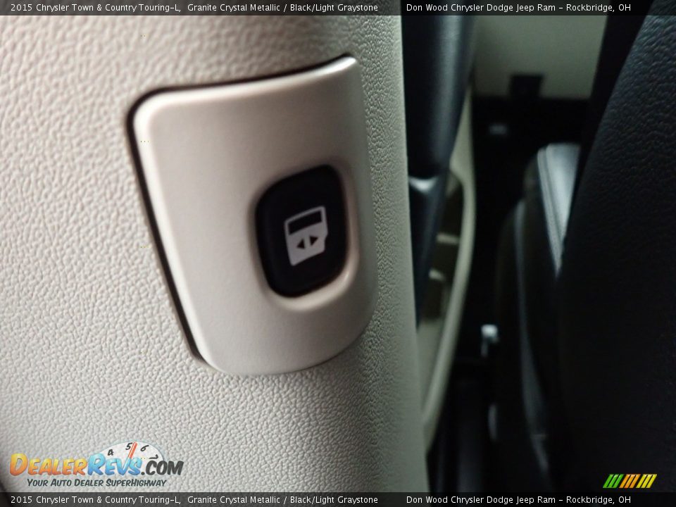 2015 Chrysler Town & Country Touring-L Granite Crystal Metallic / Black/Light Graystone Photo #30