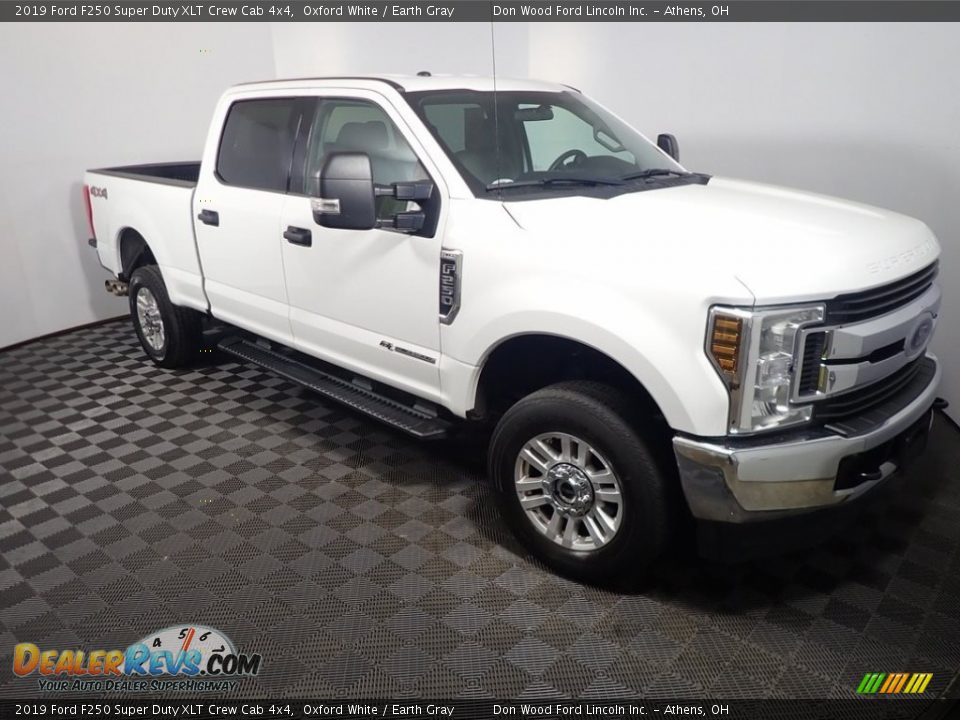 2019 Ford F250 Super Duty XLT Crew Cab 4x4 Oxford White / Earth Gray Photo #2