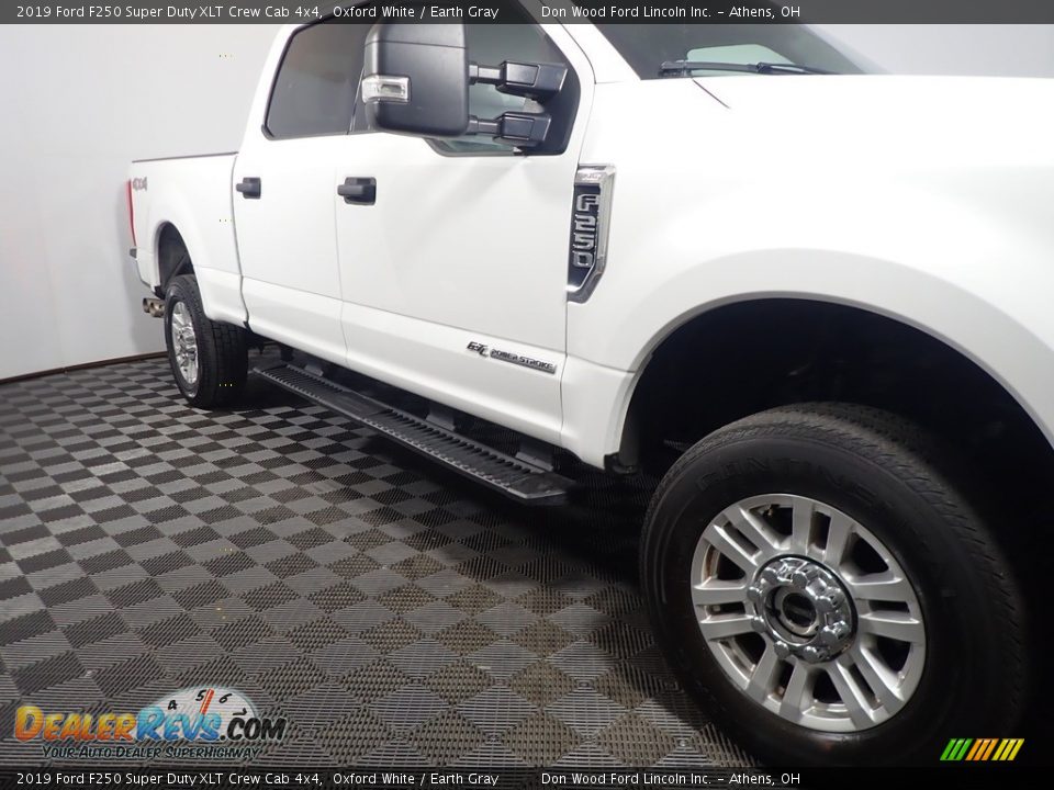 2019 Ford F250 Super Duty XLT Crew Cab 4x4 Oxford White / Earth Gray Photo #3