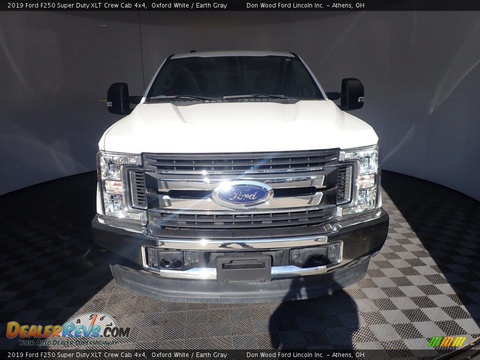 2019 Ford F250 Super Duty XLT Crew Cab 4x4 Oxford White / Earth Gray Photo #4