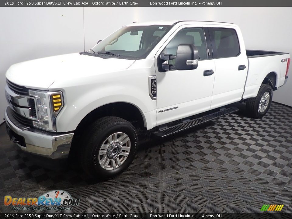 2019 Ford F250 Super Duty XLT Crew Cab 4x4 Oxford White / Earth Gray Photo #8
