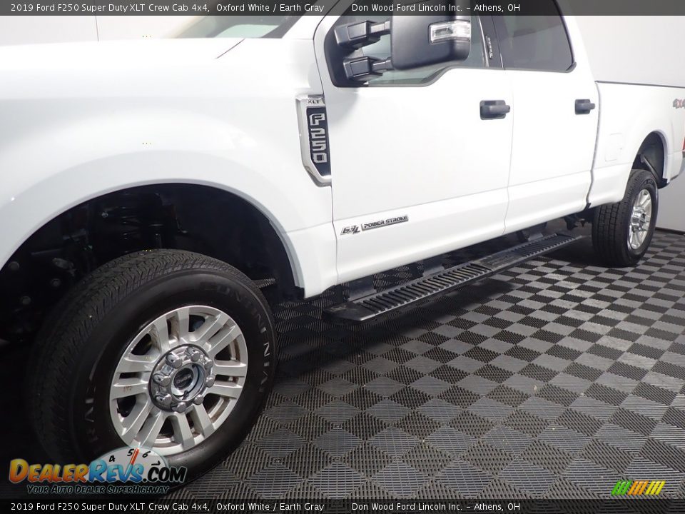 2019 Ford F250 Super Duty XLT Crew Cab 4x4 Oxford White / Earth Gray Photo #9