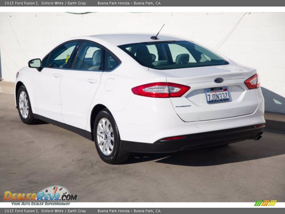 2015 Ford Fusion S Oxford White / Earth Gray Photo #2