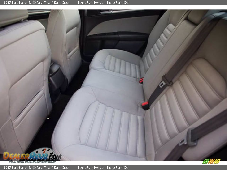 2015 Ford Fusion S Oxford White / Earth Gray Photo #4