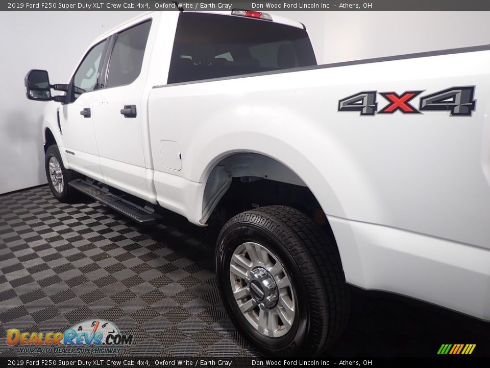 2019 Ford F250 Super Duty XLT Crew Cab 4x4 Oxford White / Earth Gray Photo #16