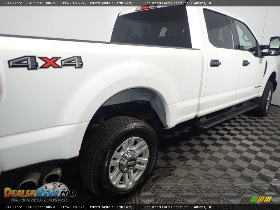 2019 Ford F250 Super Duty XLT Crew Cab 4x4 Oxford White / Earth Gray Photo #17