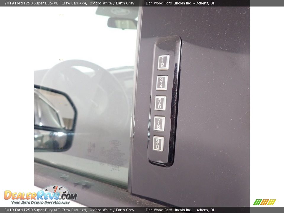 2019 Ford F250 Super Duty XLT Crew Cab 4x4 Oxford White / Earth Gray Photo #18