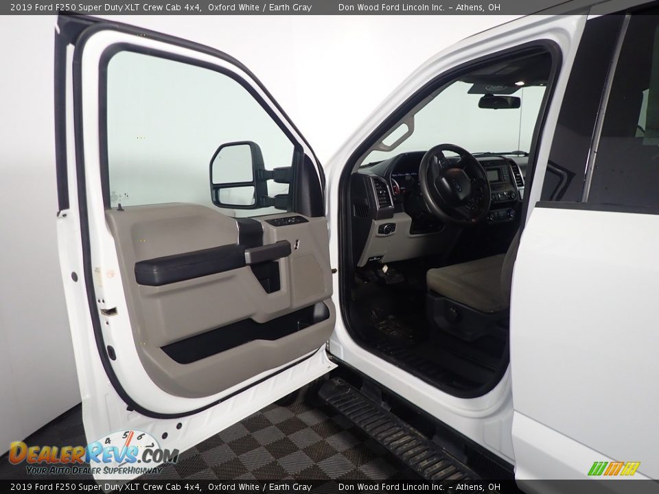 2019 Ford F250 Super Duty XLT Crew Cab 4x4 Oxford White / Earth Gray Photo #19