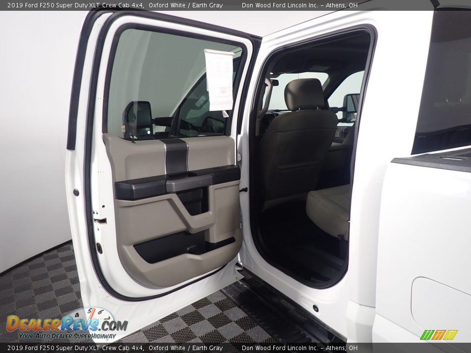 2019 Ford F250 Super Duty XLT Crew Cab 4x4 Oxford White / Earth Gray Photo #34