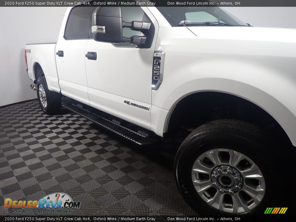 2020 Ford F250 Super Duty XLT Crew Cab 4x4 Oxford White / Medium Earth Gray Photo #3