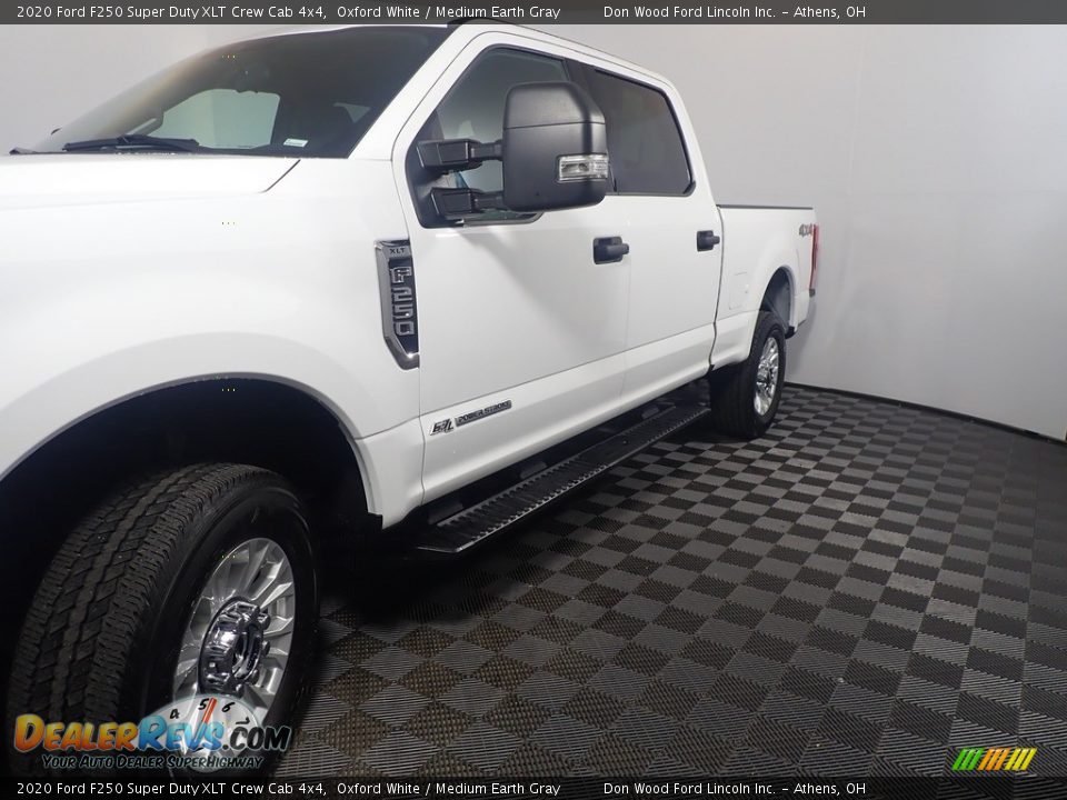 2020 Ford F250 Super Duty XLT Crew Cab 4x4 Oxford White / Medium Earth Gray Photo #9