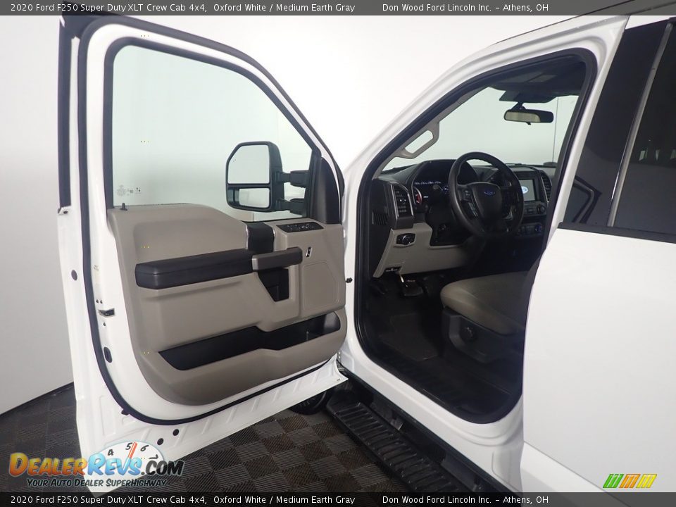 2020 Ford F250 Super Duty XLT Crew Cab 4x4 Oxford White / Medium Earth Gray Photo #17