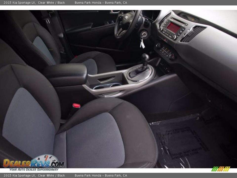 2015 Kia Sportage LX Clear White / Black Photo #22