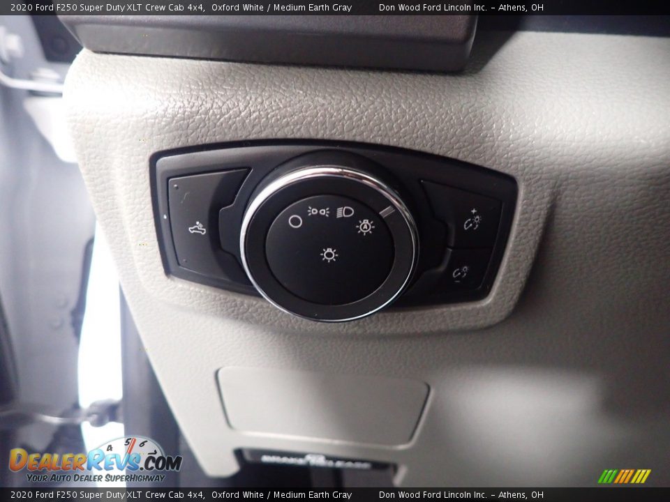 2020 Ford F250 Super Duty XLT Crew Cab 4x4 Oxford White / Medium Earth Gray Photo #26