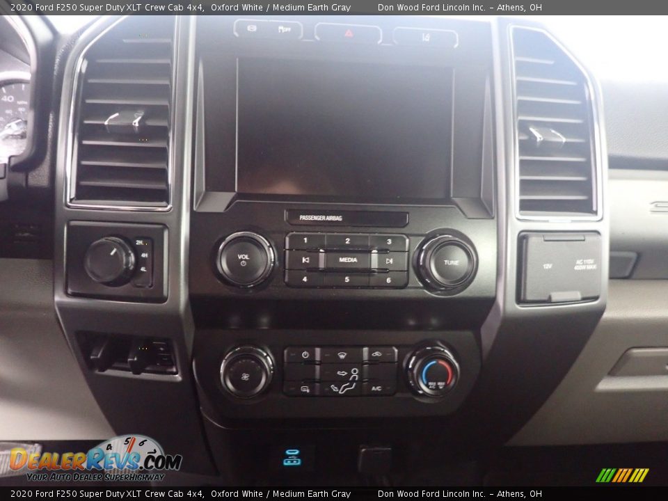 2020 Ford F250 Super Duty XLT Crew Cab 4x4 Oxford White / Medium Earth Gray Photo #28