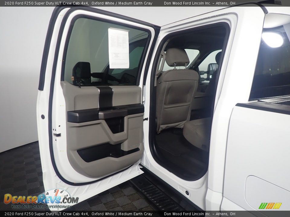 2020 Ford F250 Super Duty XLT Crew Cab 4x4 Oxford White / Medium Earth Gray Photo #33