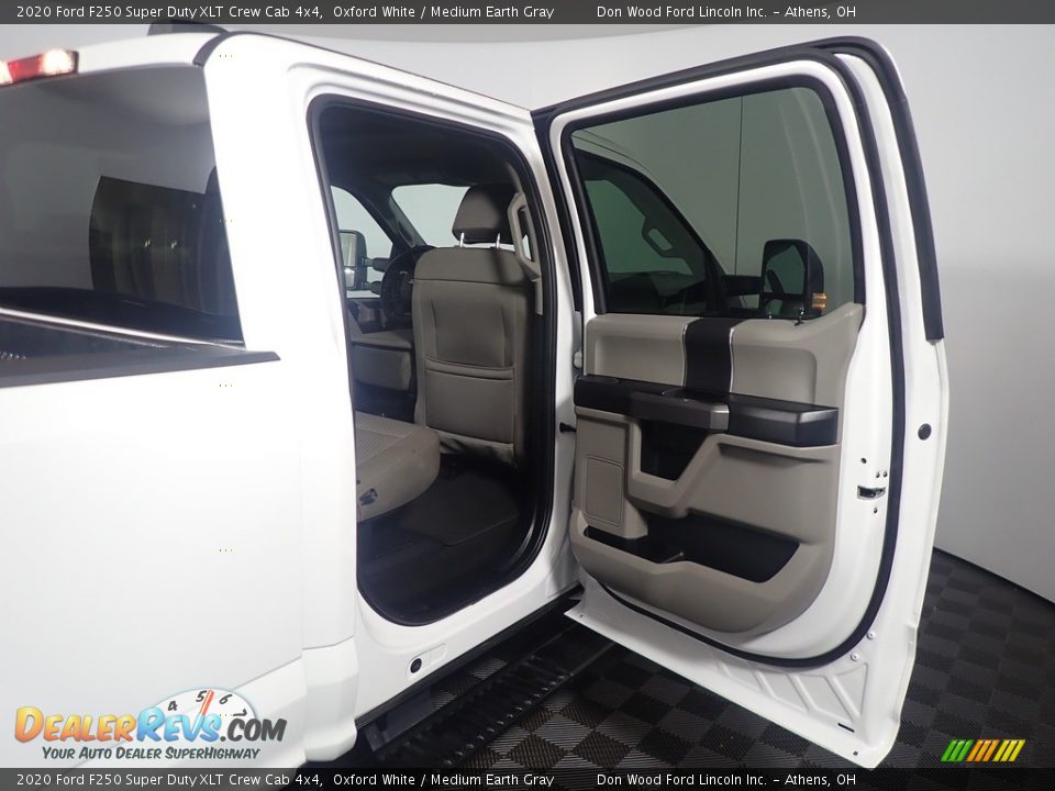 2020 Ford F250 Super Duty XLT Crew Cab 4x4 Oxford White / Medium Earth Gray Photo #35