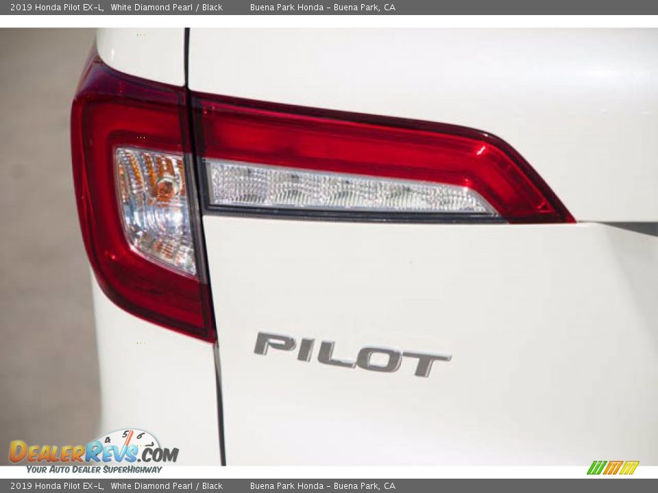 2019 Honda Pilot EX-L White Diamond Pearl / Black Photo #10