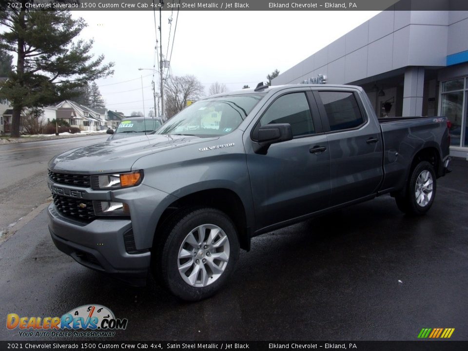 Front 3/4 View of 2021 Chevrolet Silverado 1500 Custom Crew Cab 4x4 Photo #1