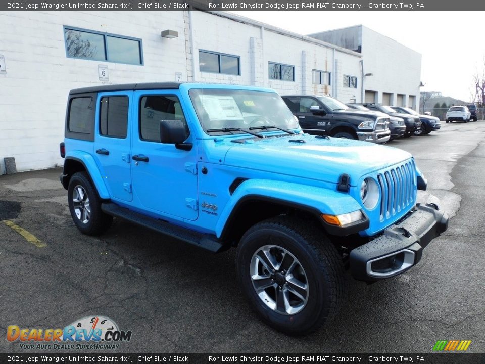 Front 3/4 View of 2021 Jeep Wrangler Unlimited Sahara 4x4 Photo #3