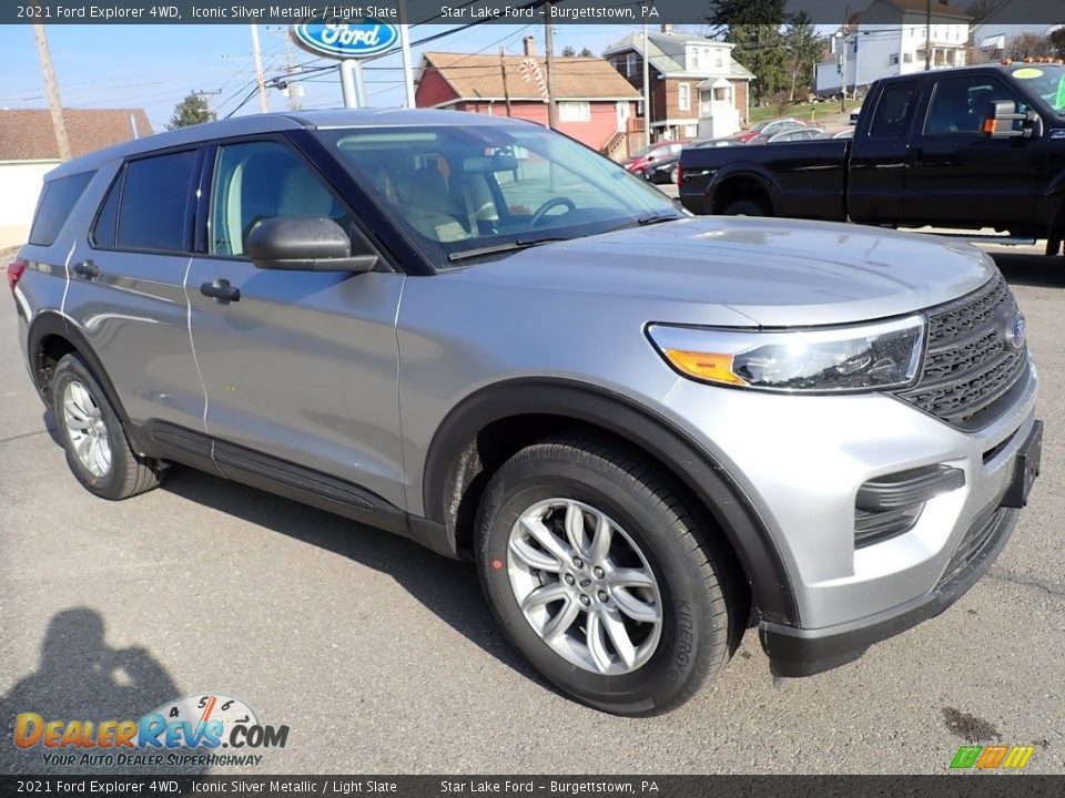 Front 3/4 View of 2021 Ford Explorer 4WD Photo #8