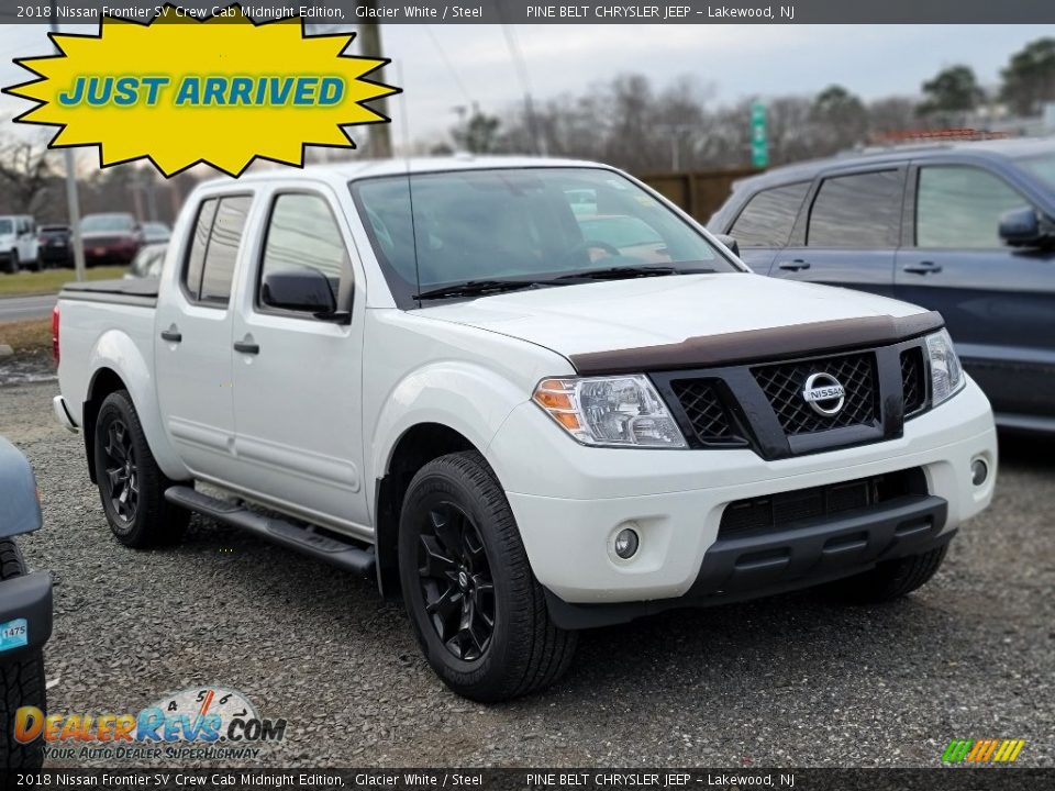 Front 3/4 View of 2018 Nissan Frontier SV Crew Cab Midnight Edition Photo #1