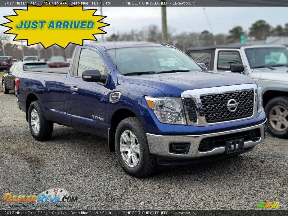 Front 3/4 View of 2017 Nissan Titan S Single Cab 4x4 Photo #1