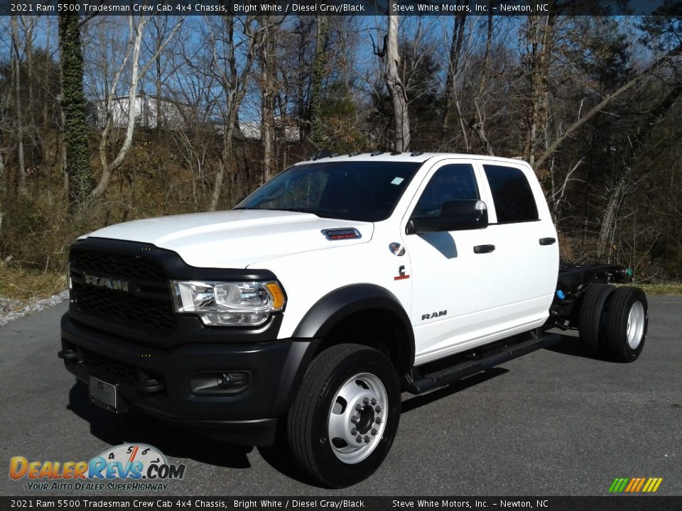 Front 3/4 View of 2021 Ram 5500 Tradesman Crew Cab 4x4 Chassis Photo #2