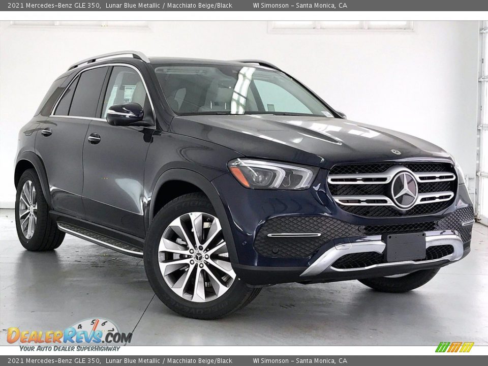 Front 3/4 View of 2021 Mercedes-Benz GLE 350 Photo #12