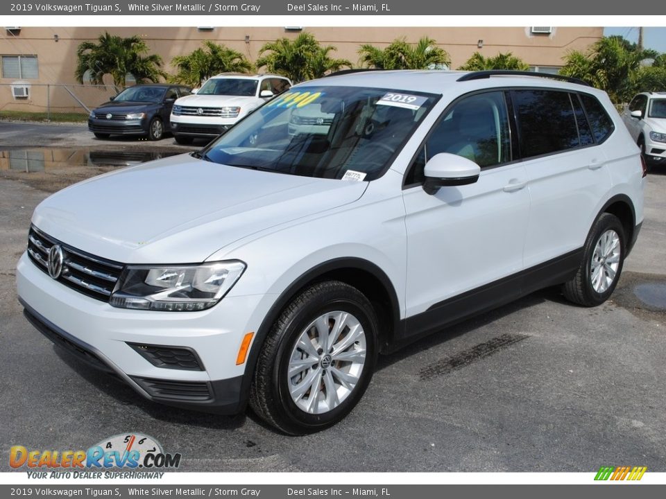 Front 3/4 View of 2019 Volkswagen Tiguan S Photo #4