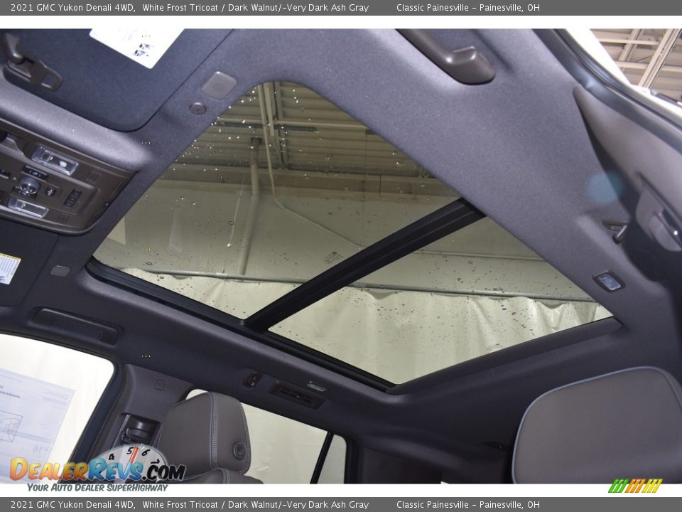 Sunroof of 2021 GMC Yukon Denali 4WD Photo #6