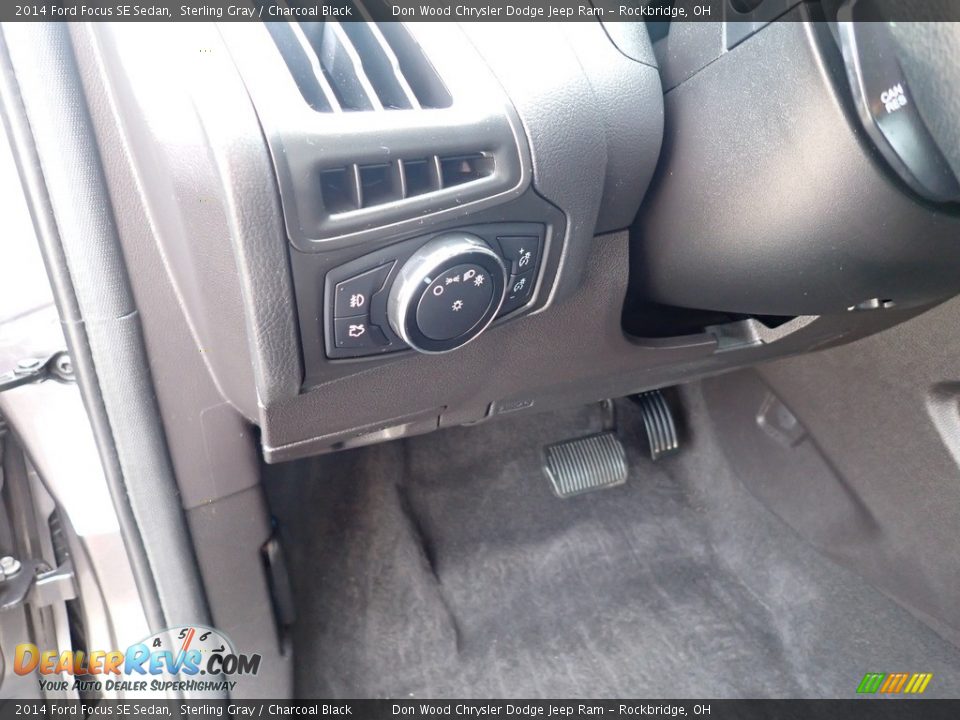 2014 Ford Focus SE Sedan Sterling Gray / Charcoal Black Photo #17