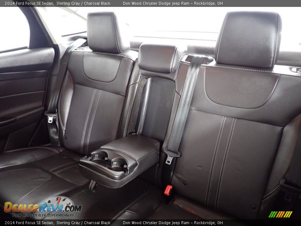 2014 Ford Focus SE Sedan Sterling Gray / Charcoal Black Photo #30