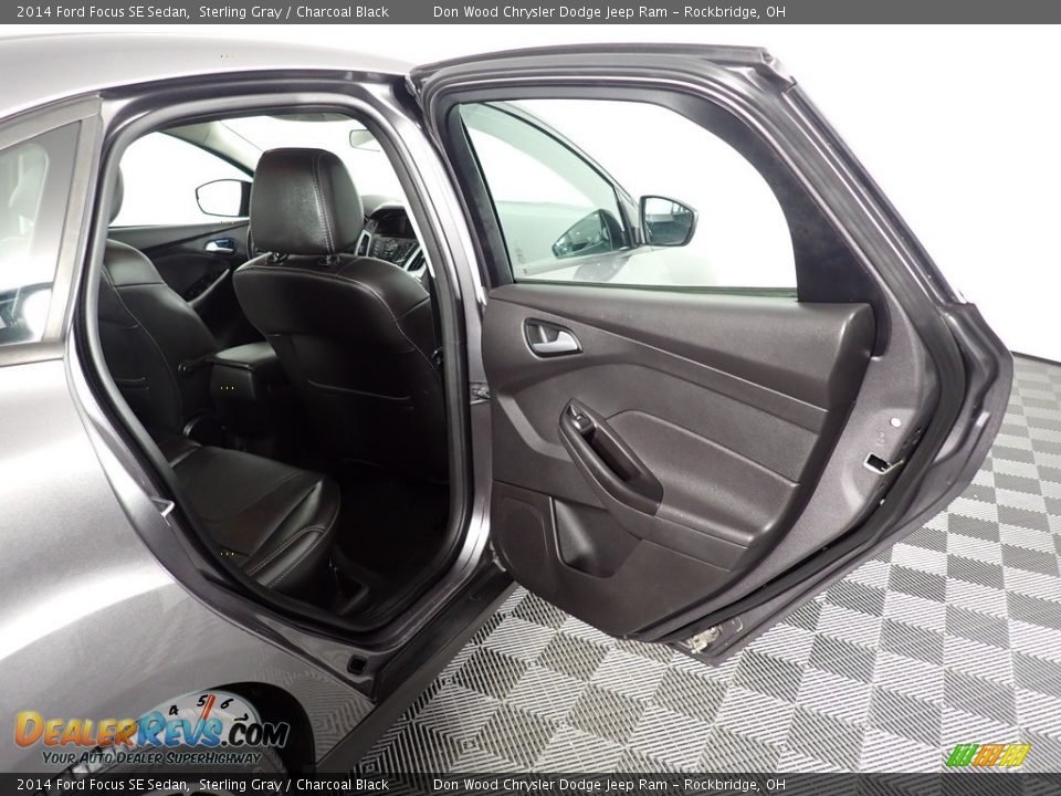 2014 Ford Focus SE Sedan Sterling Gray / Charcoal Black Photo #34