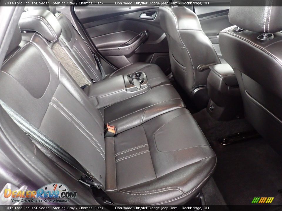 2014 Ford Focus SE Sedan Sterling Gray / Charcoal Black Photo #35