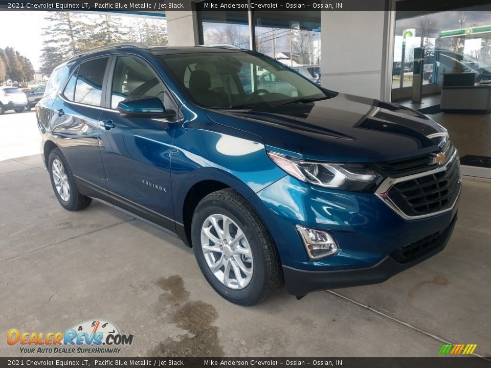 Front 3/4 View of 2021 Chevrolet Equinox LT Photo #2