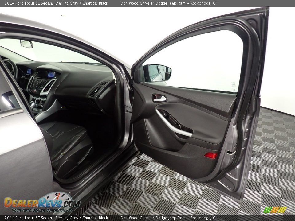 2014 Ford Focus SE Sedan Sterling Gray / Charcoal Black Photo #36