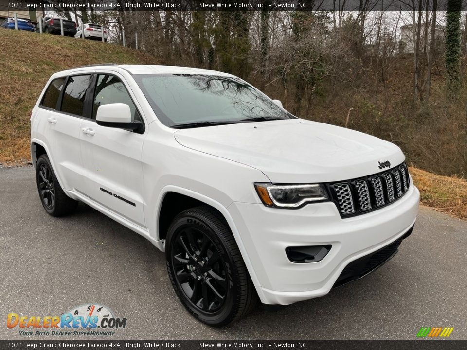 2021 Jeep Grand Cherokee Laredo 4x4 Bright White / Black Photo #4