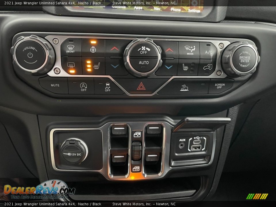 Controls of 2021 Jeep Wrangler Unlimited Sahara 4x4 Photo #27