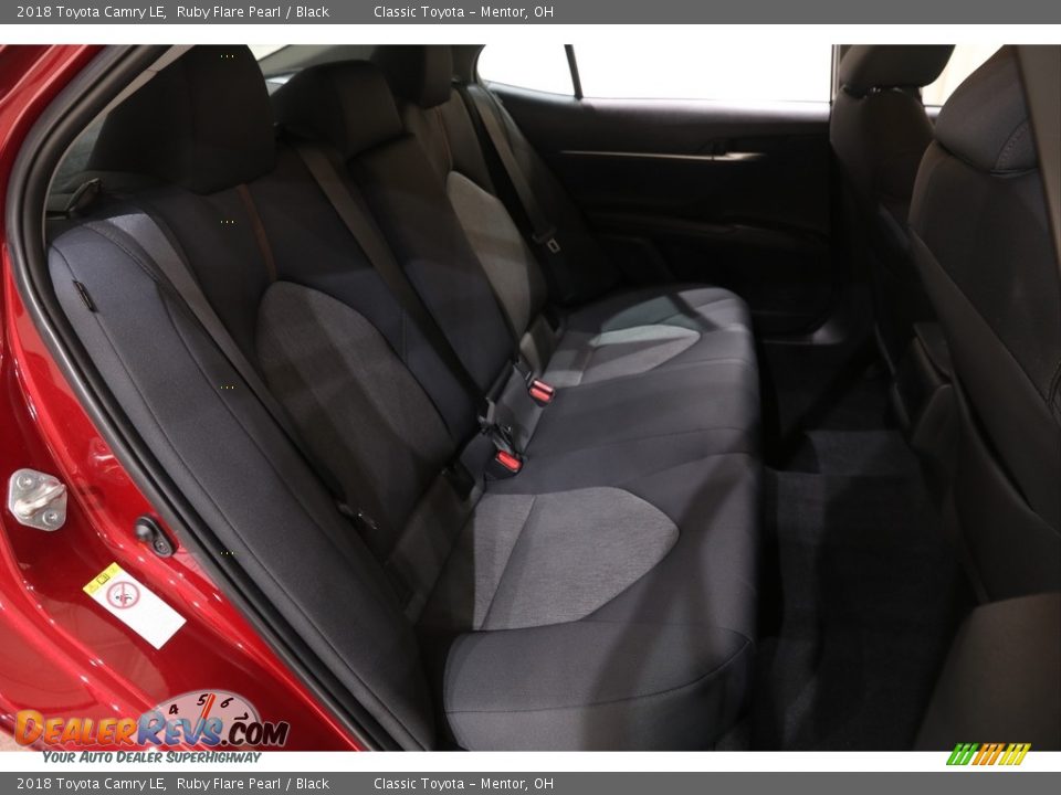2018 Toyota Camry LE Ruby Flare Pearl / Black Photo #17